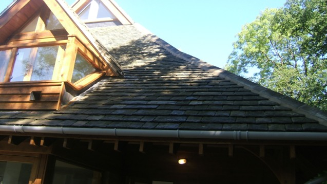 Roof edge and guttering on an oak-framed house